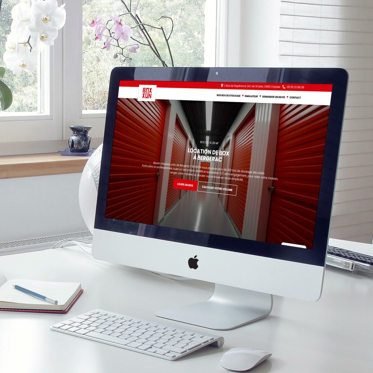 Ordinateur avec site de location de box visible.